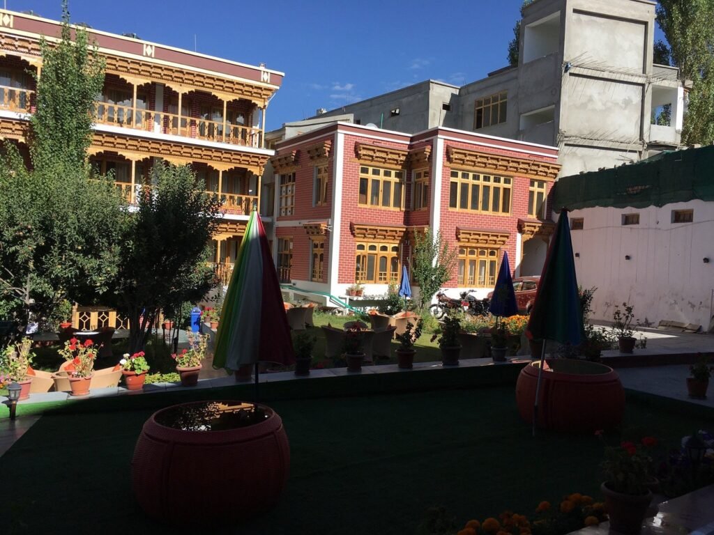 Home royal palace hotel14